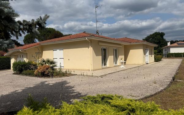 Maison à vendre    4 pièces •  Roquefort