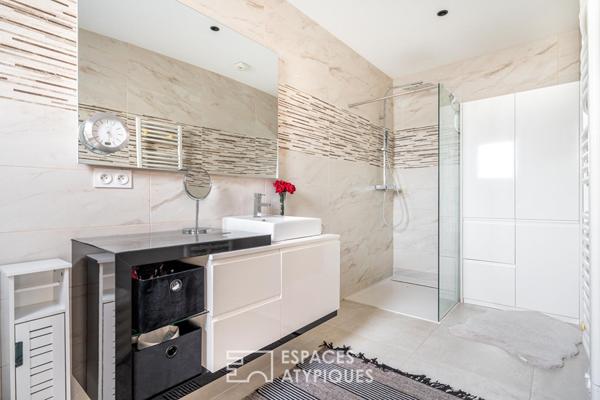 Maison contemporaine avec piscine et vue sur les Monts du Lyonnais