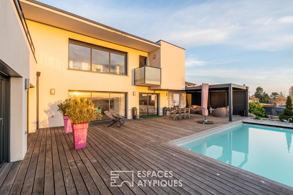 Maison contemporaine avec piscine et vue sur les Monts du Lyonnais