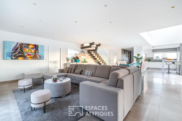 Maison contemporaine avec piscine et vue sur les Monts du Lyonnais