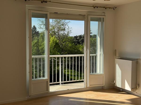 Un appartement traversant avec balcons, lumineux et prêt à vivre !