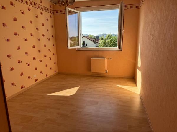 Un appartement traversant avec balcons, lumineux et prêt à vivre !