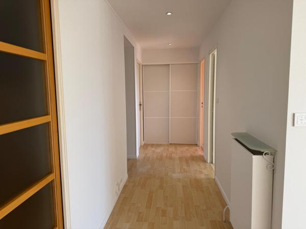 Un appartement traversant avec balcons, lumineux et prêt à vivre !