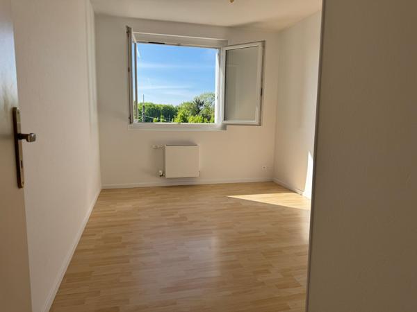 Un appartement traversant avec balcons, lumineux et prêt à vivre !