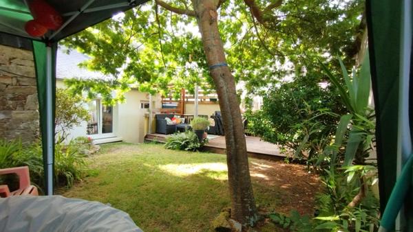Maison à vendre 4 pièces PLEUVEN (29) centre bourg, jardin, vieux charme et confort moderne
