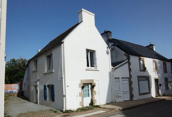 Maison à vendre 4 pièces PLEUVEN (29) centre bourg, jardin, vieux charme et confort moderne