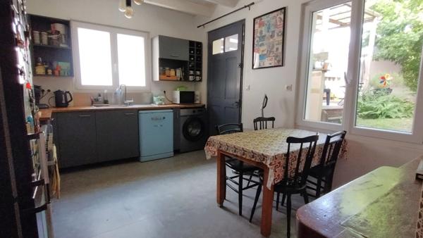 Maison à vendre 4 pièces PLEUVEN (29) centre bourg, jardin, vieux charme et confort moderne