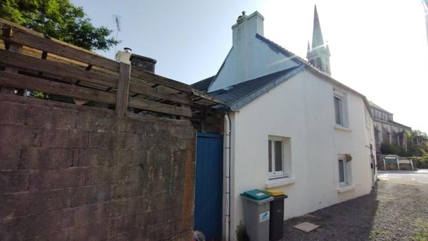 Maison à vendre 4 pièces PLEUVEN (29) centre bourg, jardin, vieux charme et confort moderne