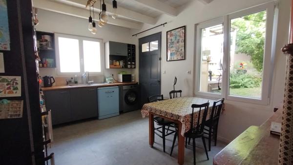 Maison à vendre 4 pièces PLEUVEN (29) centre bourg, jardin, vieux charme et confort moderne