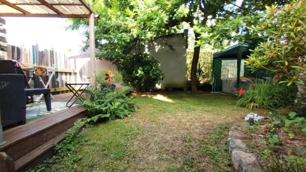 Maison à vendre 4 pièces PLEUVEN (29) centre bourg, jardin, vieux charme et confort moderne
