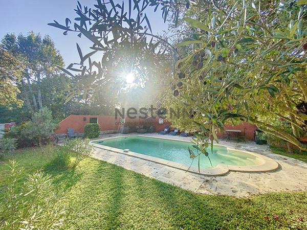 Ancienne bergerie rénovée de plus de 225 m2 sur terrain de plus de 1800m2, piscine