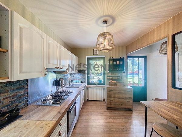 Ancienne bergerie rénovée de plus de 225 m2 sur terrain de plus de 1800m2, piscine