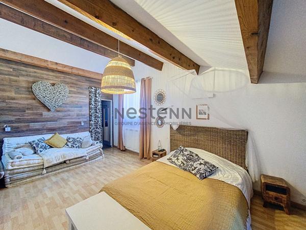 Ancienne bergerie rénovée de plus de 225 m2 sur terrain de plus de 1800m2, piscine