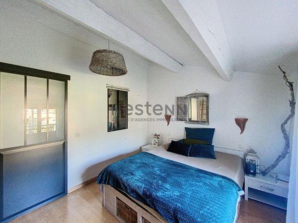 Ancienne bergerie rénovée de plus de 225 m2 sur terrain de plus de 1800m2, piscine