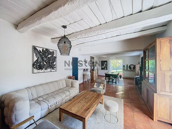 Ancienne bergerie rénovée de plus de 225 m2 sur terrain de plus de 1800m2, piscine