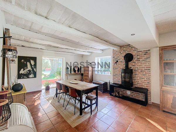 Ancienne bergerie rénovée de plus de 225 m2 sur terrain de plus de 1800m2, piscine