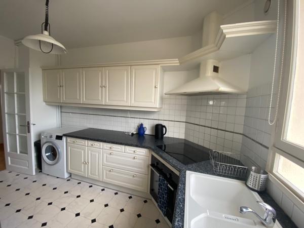 "CHAMBRE MEUBLÉE EN COLOCATION LE MANS / 3 CHAMBRES DISPONIBLES"