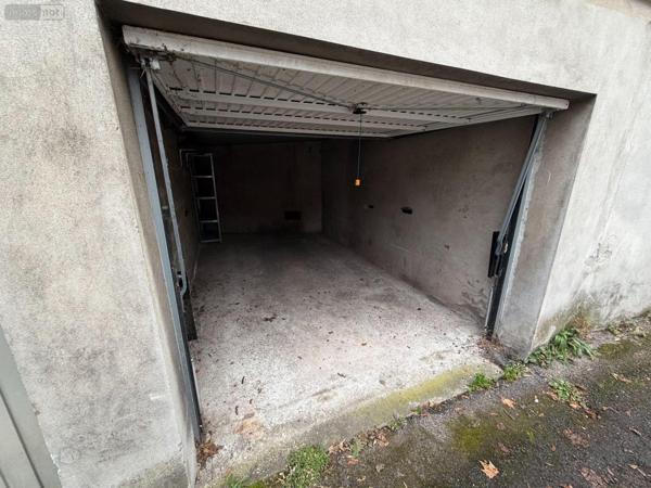 Garage fermé à vendre à Chambéry en Savoie (73000), ref : 73007-201
