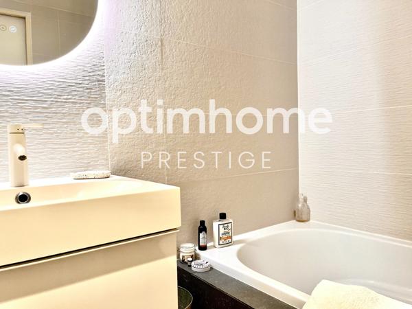 PROCHE FRONTAINEBLEAU - Véritable sculpture avec vue panoramique sur la Seine.