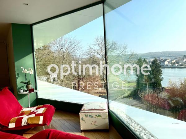 PROCHE FRONTAINEBLEAU - Véritable sculpture avec vue panoramique sur la Seine.