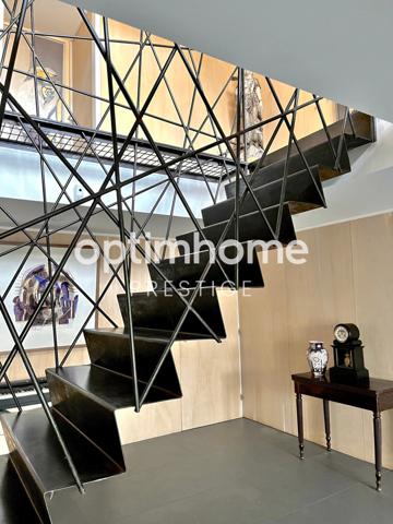 PROCHE FRONTAINEBLEAU - Véritable sculpture avec vue panoramique sur la Seine.