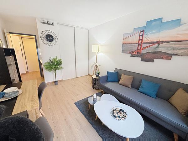 Studio meublé entièrement rénové à Lyon 8, proche des facultés de médecine et de la ligne de métro D.
