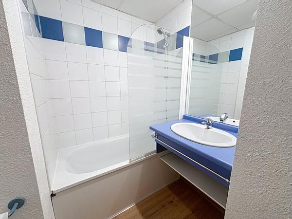 Studio meublé entièrement rénové à Lyon 8, proche des facultés de médecine et de la ligne de métro D.