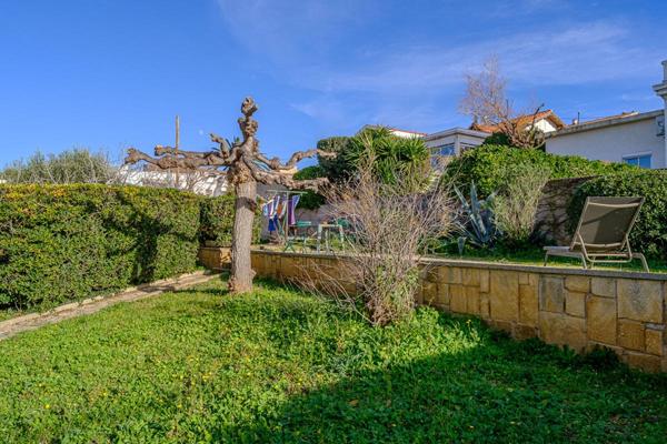 Appartement  4 pièce(s) 118 m2 vue mer, jardin partagé, box de garage