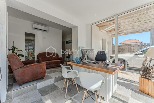 Local d activites de 105 m²