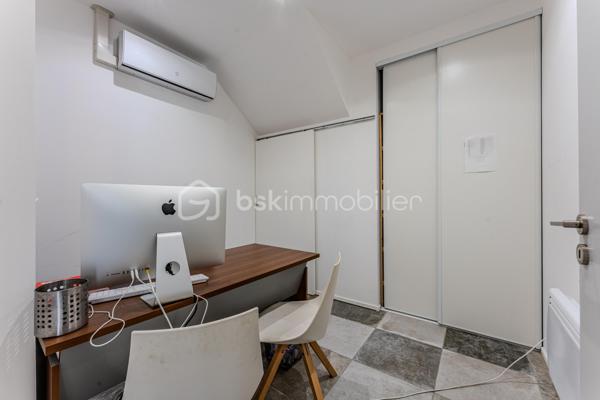 Local d activites de 105 m²