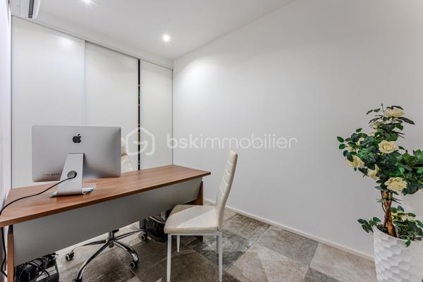 Local d activites de 105 m²