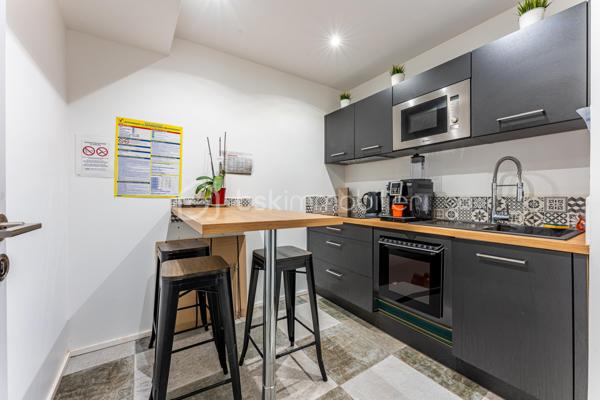 Local d activites de 105 m²