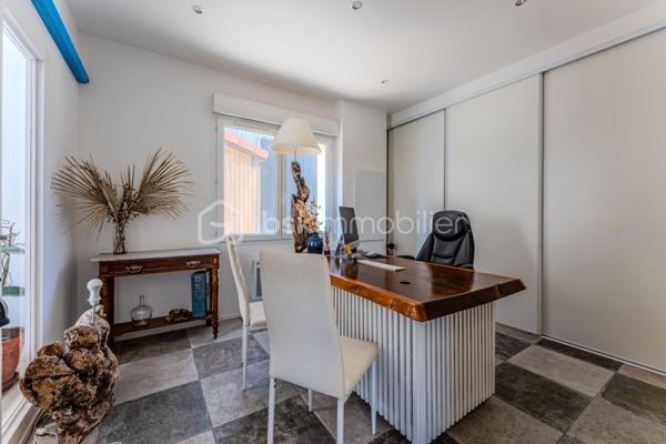 Local d activites de 105 m²