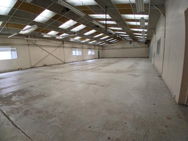 A LOUER local d'activité de 545 m2 sur  PLOEREN