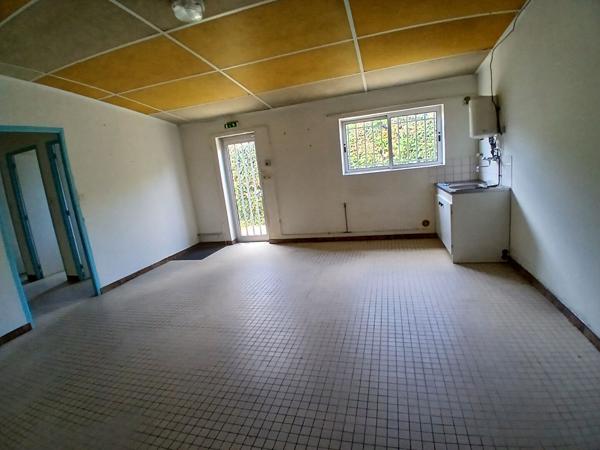 A LOUER local d'activité de 545 m2 sur  PLOEREN