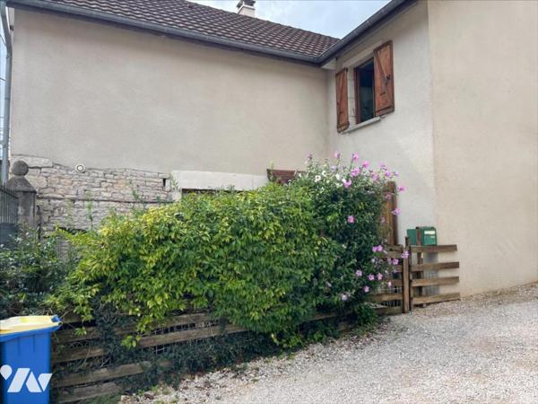 MAISON ATYPIQUE A DEUX PAS DU CENTRE VILLE DE DOLE