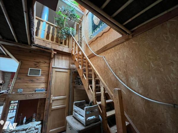 MAISON ATYPIQUE A DEUX PAS DU CENTRE VILLE DE DOLE