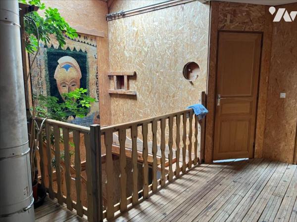 MAISON ATYPIQUE A DEUX PAS DU CENTRE VILLE DE DOLE