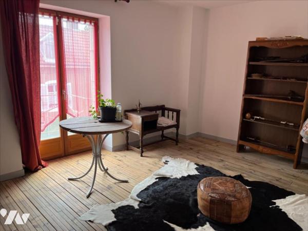 MAISON ATYPIQUE A DEUX PAS DU CENTRE VILLE DE DOLE