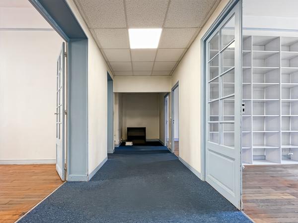 Exclusivité ERA Immobilier Melun ? Local de 135 m² avec terrasse en plein centre-ville de Melun