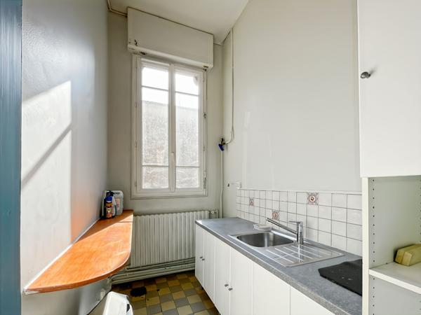 Exclusivité ERA Immobilier Melun ? Local de 135 m² avec terrasse en plein centre-ville de Melun
