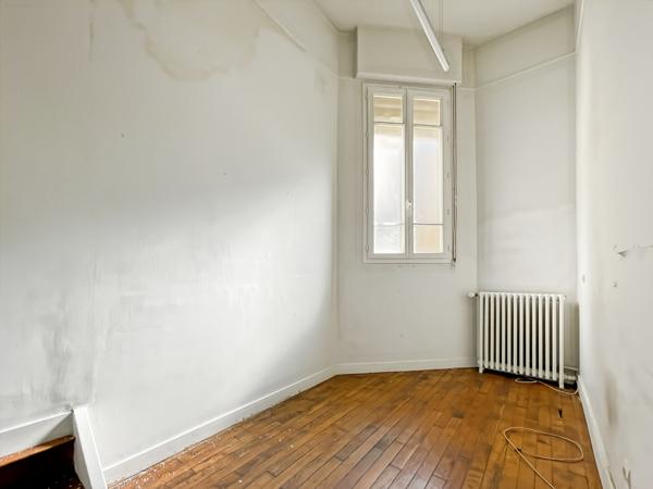 Exclusivité ERA Immobilier Melun ? Local de 135 m² avec terrasse en plein centre-ville de Melun