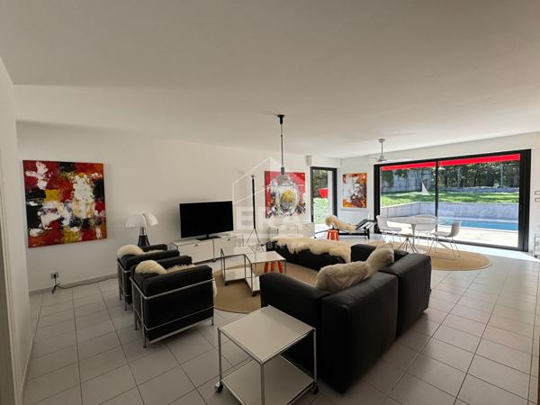 A vendre à Périgueux (24000) superbe Maison contemporaine T6 avec piscine et garages