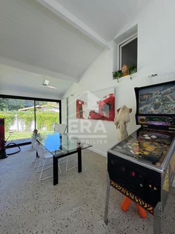 A vendre à Périgueux (24000) superbe Maison contemporaine T6 avec piscine et garages