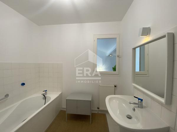 A vendre à Périgueux (24000) superbe Maison contemporaine T6 avec piscine et garages