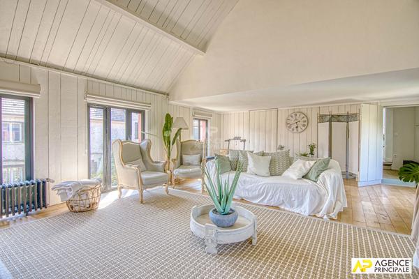 La Celle Saint-Cloud Les Gressets Maison 9 pièces 219m² habitables (310m² au sol ) sur parcelle de 680 m² avec garage et piscine 1 450 000 € **  - Référence  28212