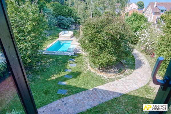 La Celle Saint-Cloud Les Gressets Maison 9 pièces 219m² habitables (310m² au sol ) sur parcelle de 680 m² avec garage et piscine 1 450 000 € **  - Référence  28212