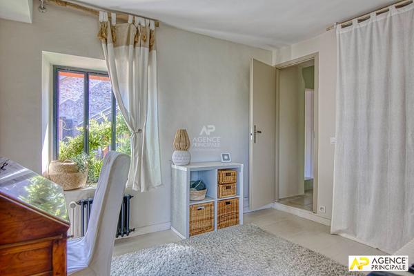 La Celle Saint-Cloud Les Gressets Maison 9 pièces 219m² habitables (310m² au sol ) sur parcelle de 680 m² avec garage et piscine 1 450 000 € **  - Référence  28212