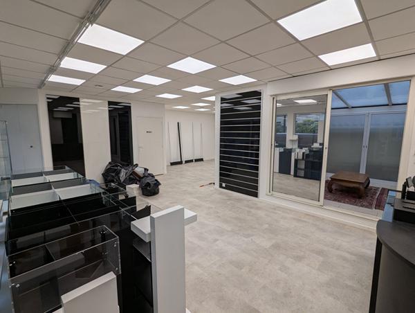 LOCAL COMMERCIAL CENTRE