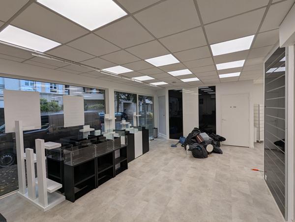 LOCAL COMMERCIAL CENTRE